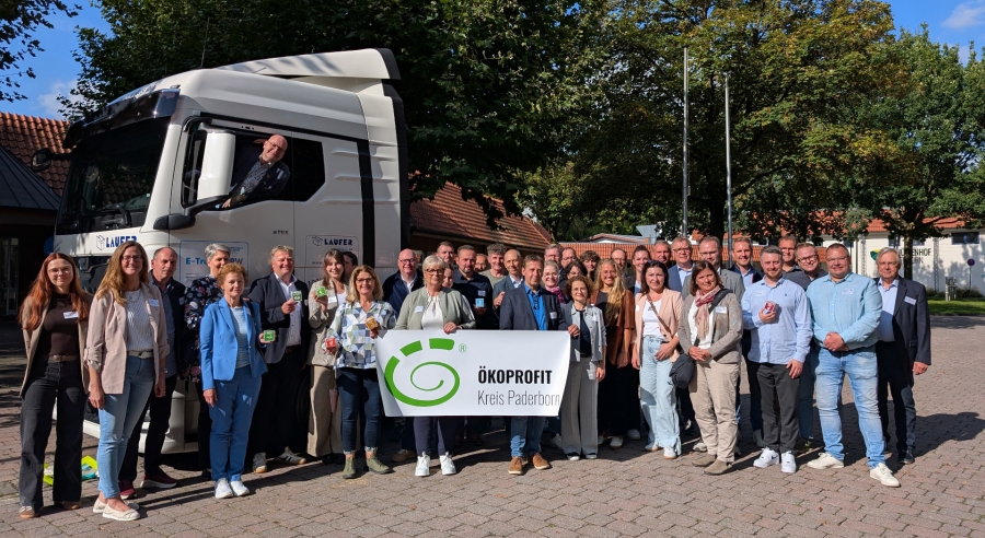 Klimaschutz und wirtschaftlicher Erfolg sind kein Widerspruch – das beweisen die elf Unternehmen, die jetzt als ÖKOPROFIT-Betriebe 2026 im Kreis Paderborn ausgezeichnet wurden. © Kreis Paderborn